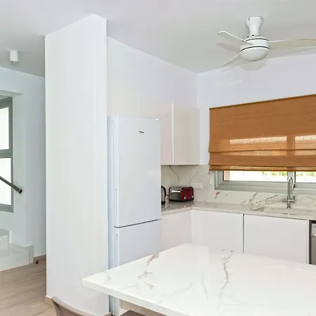 Pearly Sands 3 Bdrm With Big Pvt Pool In Villa Protaras
