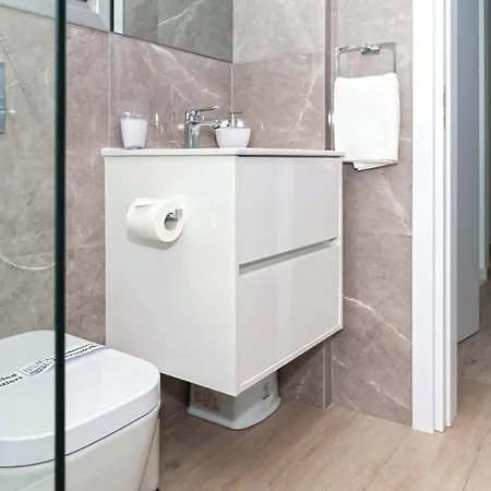 Pearly Sands 3 Bdrm With Big Pvt Pool In *